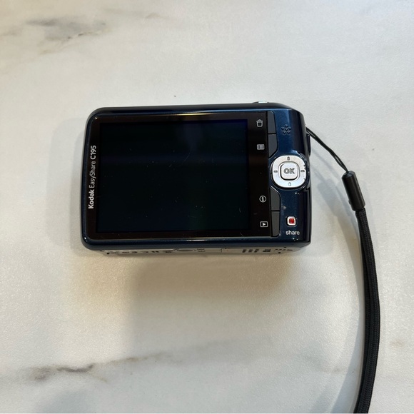 Kodak Metallic Blue Digital Camera - Picture 3 of 5